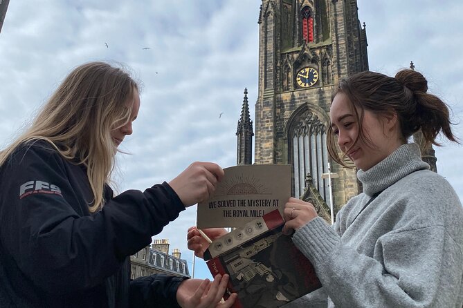 Edinburgh Self-Guided Murder Mystery Tour by the Royal Mile - Stop 1: The Royal Mile clue walk (about 1.5 hours)