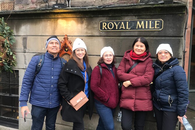 Edinburgh Shore Excursion with a Local Guide: 100% Personalized & Private - First views: Edinburgh Castle and the Scott Monument area