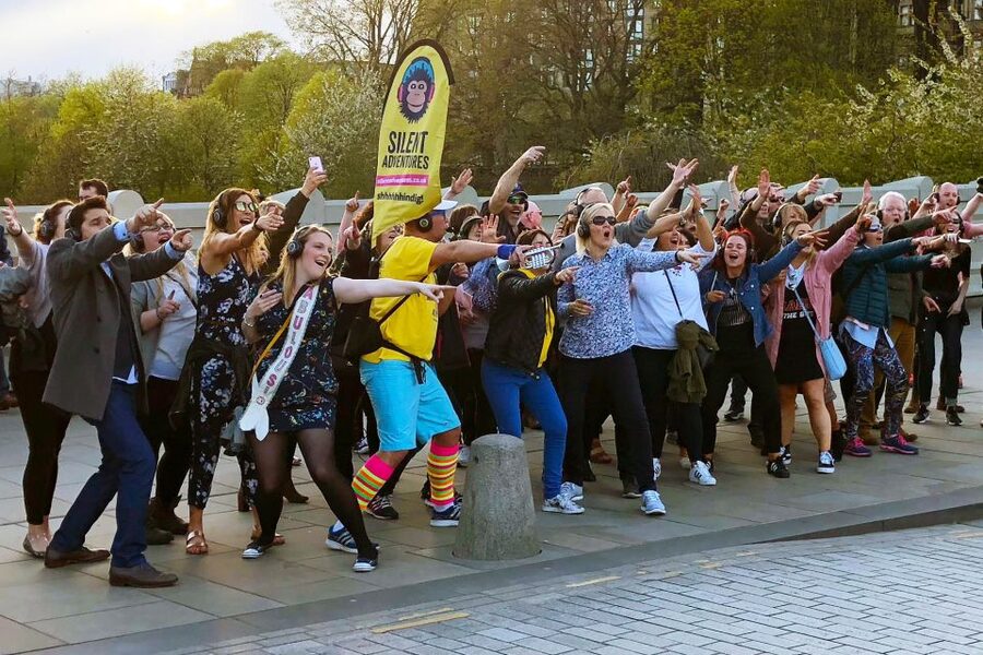 Edinburgh: Silent Disco Adventure Tour - Why the headphones make Edinburgh feel easy to join