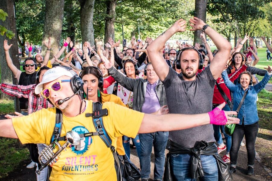 Edinburgh: Silent Disco Adventure Tour - Where the city fits in: you see Edinburgh while you move