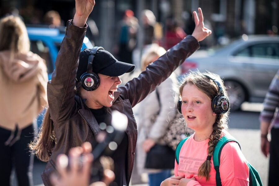 Edinburgh: Silent Disco Adventure Tour - Price and value: $30 for an hour of gear, coaching, and street entertainment