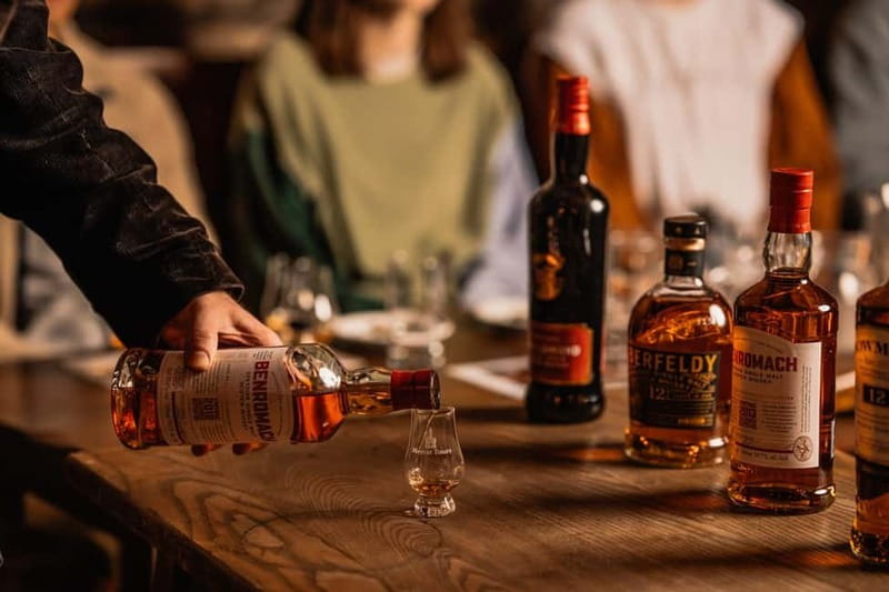 Edinburgh: Small-Group History of Whisky Tour with Tasting - Old Town first: Mercat Cross and the whisky stories you’ll actually remember