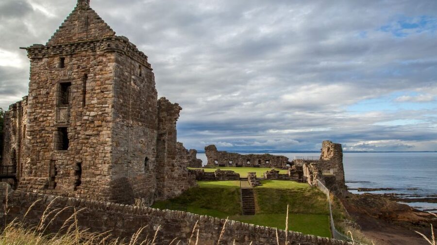 Edinburgh: St Andrews, Dunfermline Abbey and Fife Coast Tour - St Andrews by foot: cathedral ruins, castle area, and classic Old Course views
