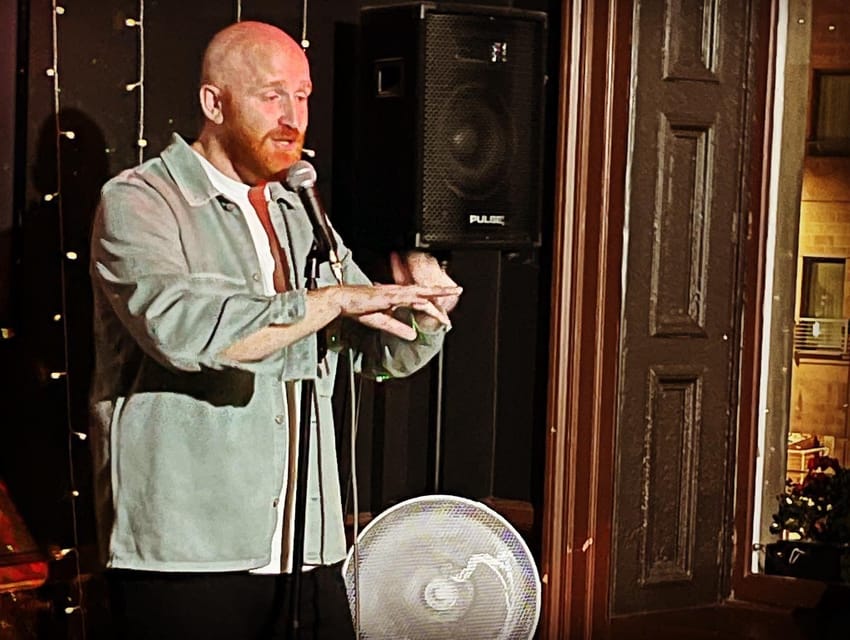 Edinburgh: Stand Up Comedy Show - Drinks, no food included: plan your evening like a local