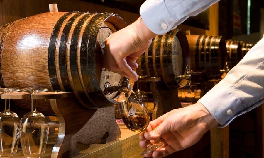 Edinburgh: Stirling, Whisky & St Andrews Tour in Italian - St Andrews: medieval streets, golf roots, and North Sea time