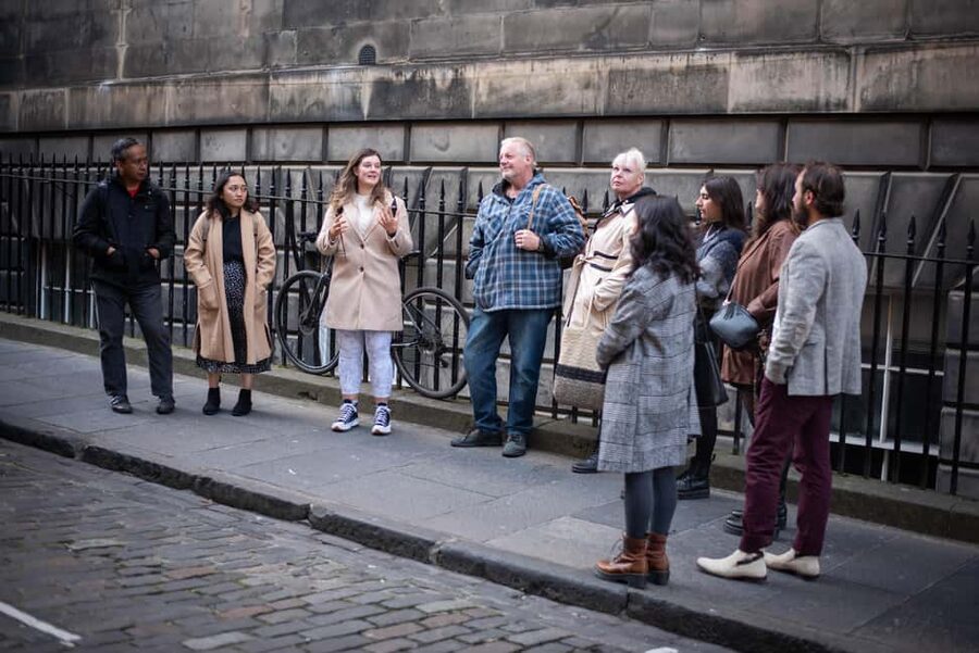 Edinburgh: The Complete Guide to the Old and New - St Giles’ Cathedral and Edinburgh City Chambers: why these spots anchor the story
