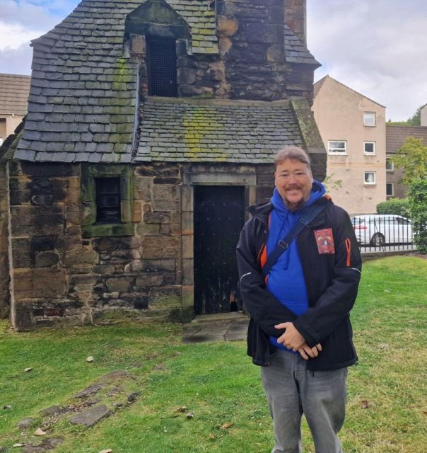 Edinburgh: The Mary Queen of Scots Guided Walking Tour - From Holyrood to the castle: the walk’s core idea