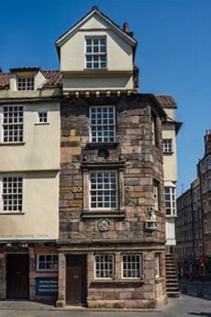 Edinburgh: The Mary Queen of Scots Guided Walking Tour - Mercat Cross: where Edinburgh staged power and public life