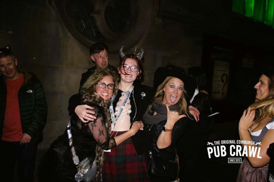 Edinburgh: The Original Pub Crawl 7 Bars 7 Shots & Discounts - Drinks included: 6 shots plus 1 bomb, and how to pace them