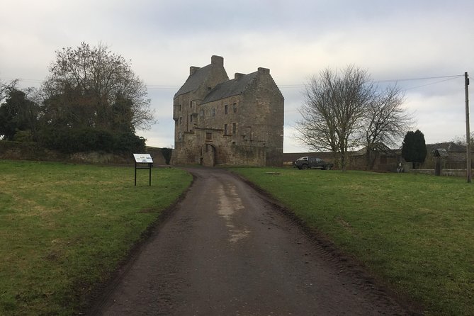 Edinburgh: The Outlander, Palaces & Jacobites Tour - Stop-by-Stop: From Tullyies Standing Stones to Culross Cranesmuir