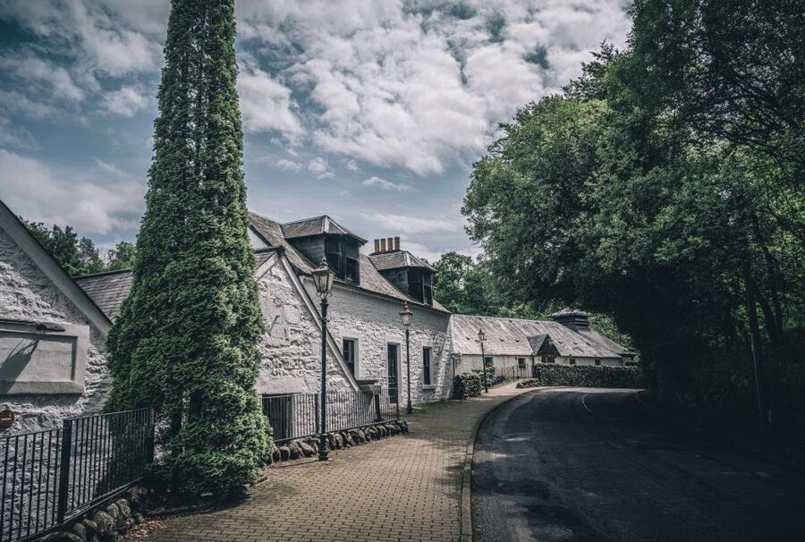 Edinburgh: Ultimate Whisky Experience - Dewar’s Aberfeldy Distillery: Whisky Meets Chocolate (and That Matters)