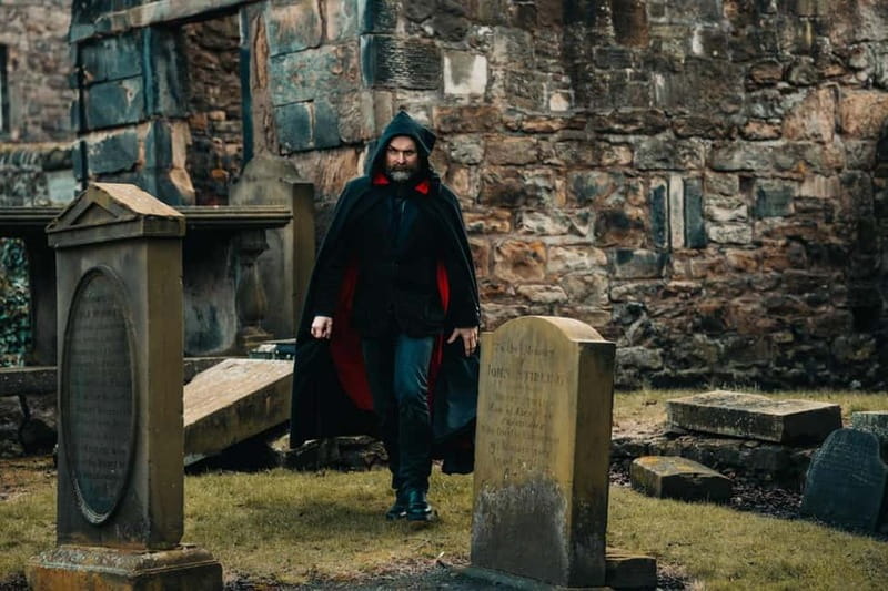 Edinburgh: Underground Vaults and Graveyard Evening Tour - Starting at Mercat Cross and getting your bearings fast