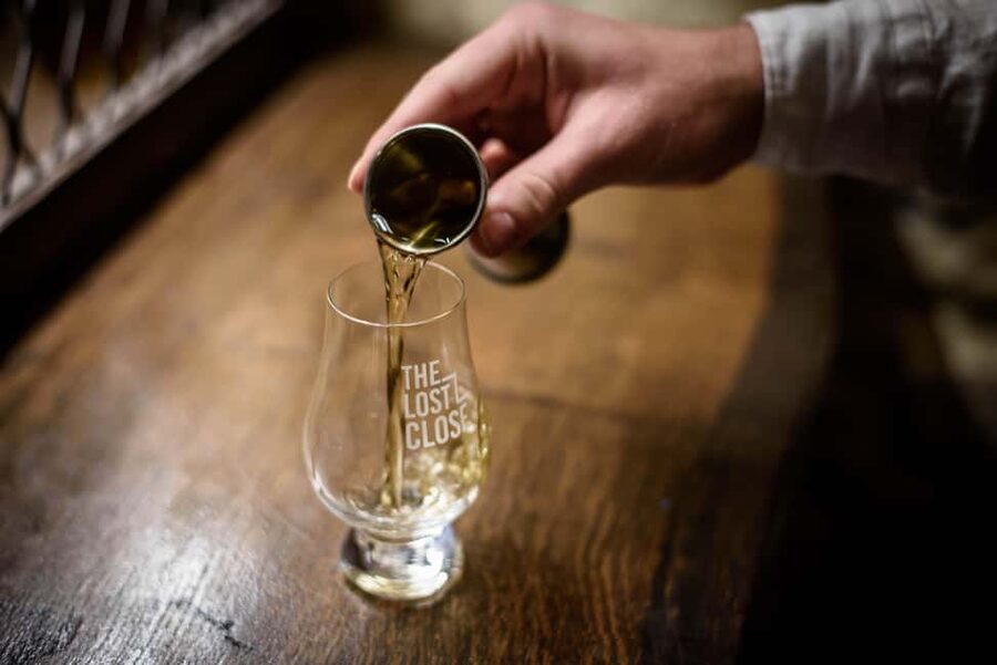 Edinburgh: Underground Vaults Tour with Whisky or Gin - The mystery whisky (or gin and tonic) is the main event