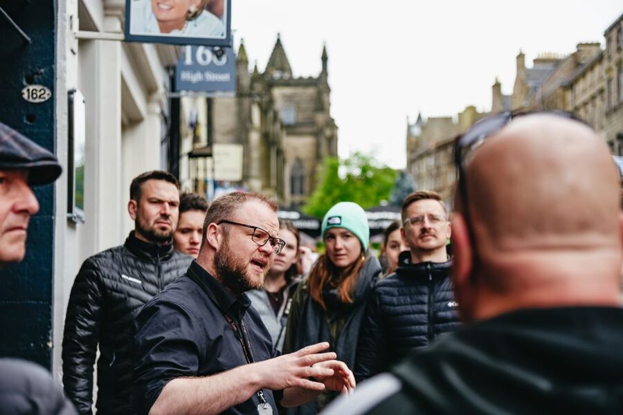 Edinburgh: Underground Vaults Tour - Meeting at Lawnmarket and the Over-Ground Setup