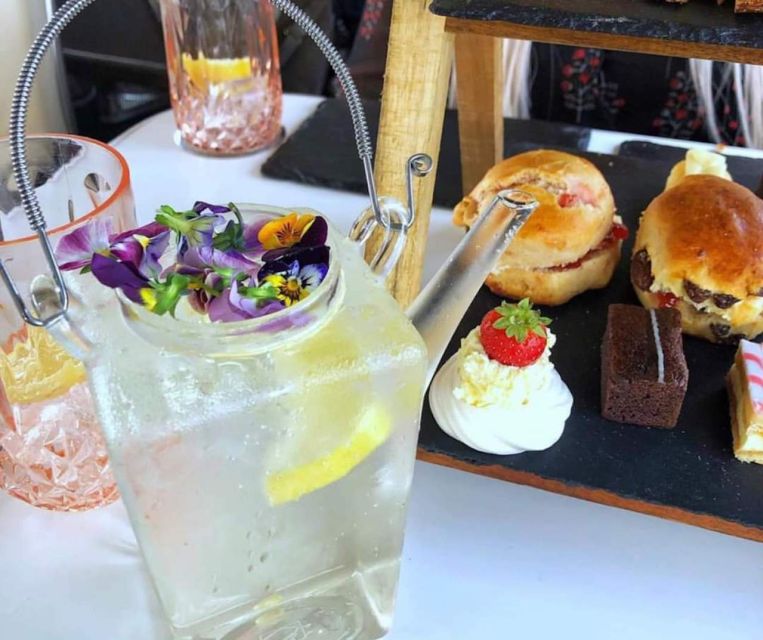 Edinburgh: Vintage Bus Tour with Afternoon Tea or Gin - Key highlights