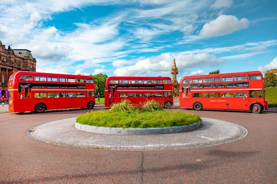 Edinburgh: Vintage Bus Tour with Afternoon Tea or Gin - Boarding at Waterloo Place and what you do first