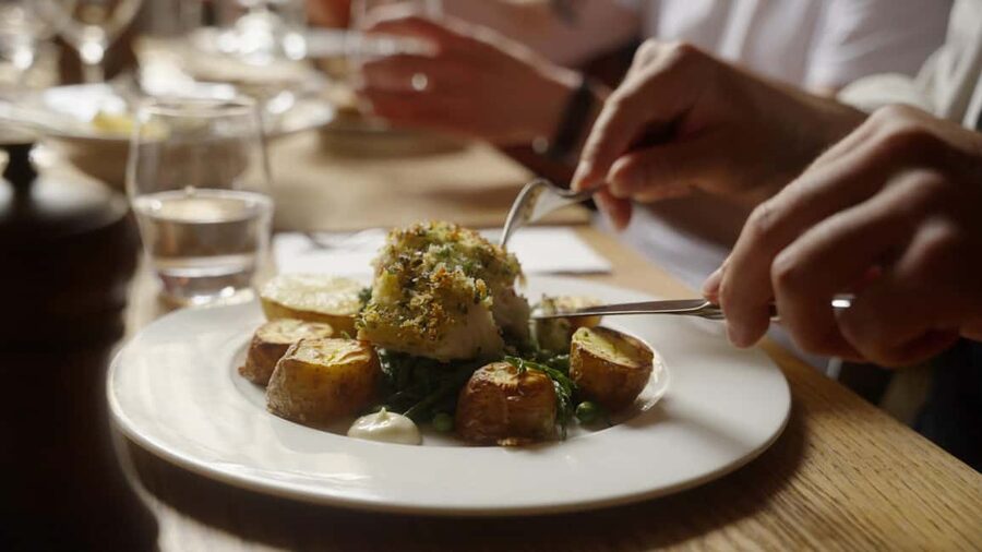 Edinburgh: VIP Food Tour in a Hidden, Traditional Restaurant - The guide stories: food history you can repeat at dinner