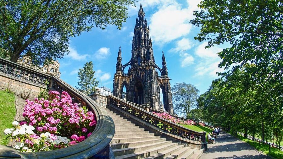 Edinburgh Walking Tour with a Local - Why a Local-Style Walk Beats a Checklist Tour