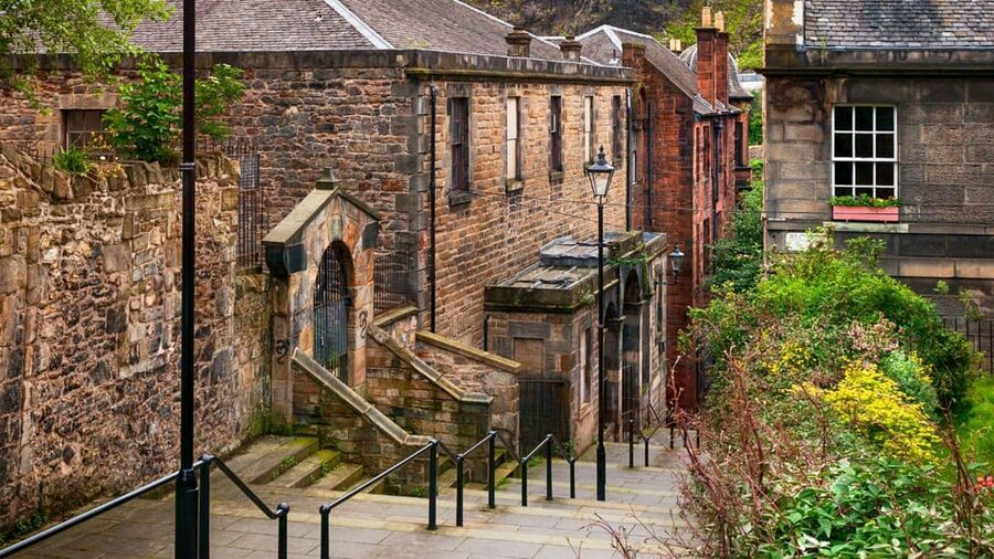 Edinburgh Walking Tour with a Local - Hidden Corners and Practical Local Advice That Actually Helps