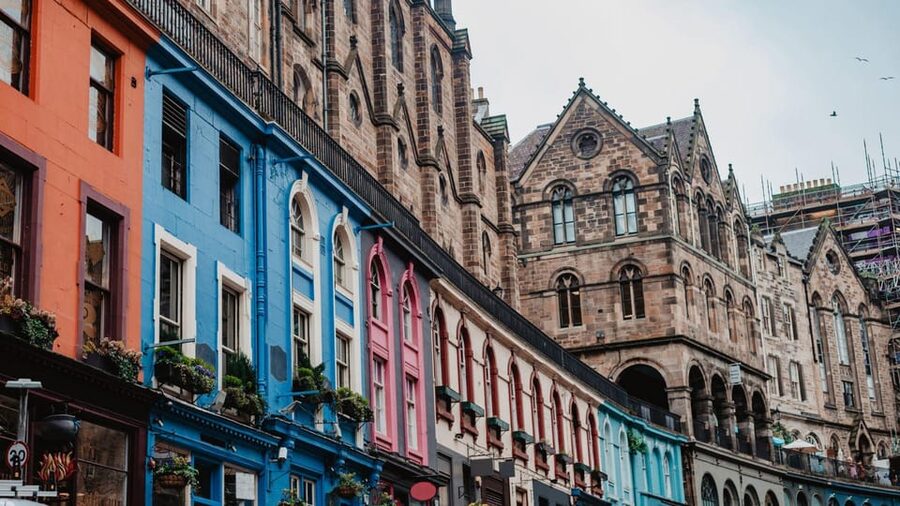 Edinburgh Walking Tour with a Local - Viewpoints and Public Squares: Where Edinburgh Changes Pace