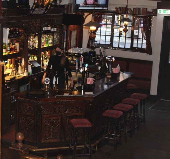 Edinburgh: Whisky Tasting in one of the oldest pubs - Three whiskies, three moods: how to taste like a pro