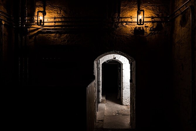 Edinburgh: Witches & Haunted History Walking Tour - Witches on the Royal Mile: what this tour actually gives you