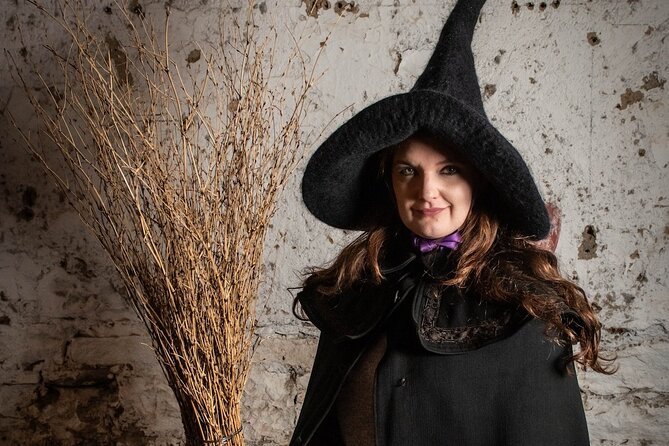 Edinburgh: Witches & Haunted History Walking Tour - Lady Stairs House: the hidden-courtyard stop that makes Edinburgh feel lived-in