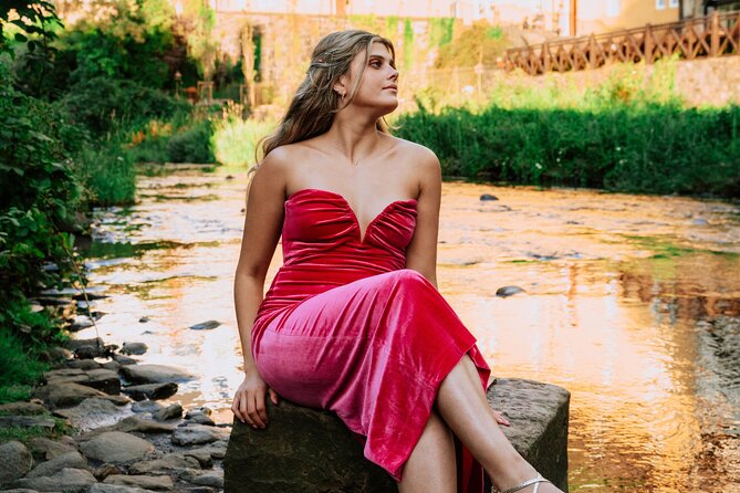 Elegant Professional Private Photoshoot Tour in Edinburgh - Water of Leith to St Bernard’s Well, then Circus Lane charm