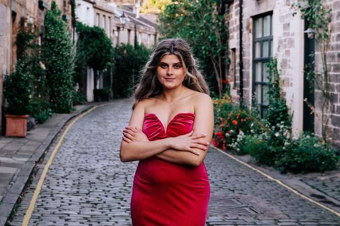 Elegant Professional Private Photoshoot Tour in Edinburgh - The photographer experience: relaxed direction, natural emotion, and real flexibility
