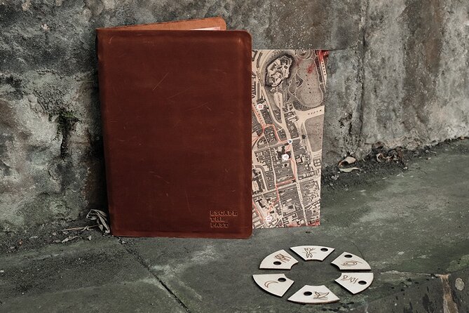 Escape Old Edinburgh with a Thrilling Outdoor Puzzle Trail - How the Trail Works: Satchel, Map, Puzzles, Phone