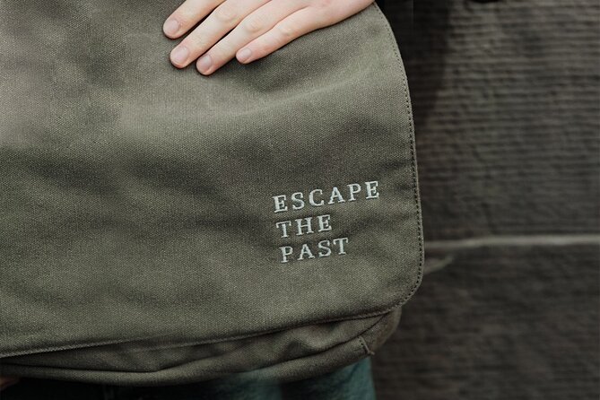 Escape Old Edinburgh with a Thrilling Outdoor Puzzle Trail - Host Performance and Group Mood: When You Get Into Character