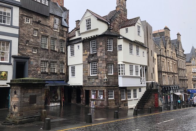 Essential Walking Tour of Edinburgh's Old Town - The Route From Greyfriars Through the Royal Mile to Holyroodhouse
