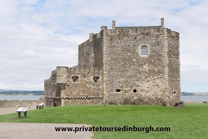 Five Outlander locations , Outlander film locations tour - Culross Palace: Cranesmuir’s Streets in Real Stone