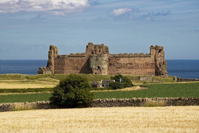 Flexible private day trips from Edinburgh with a driver or guide - Midhope Castle as Lallybroch: short stop, big recognition