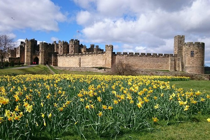 From Edinburgh: 1-day Outlander Tour - attractions included - Culross: Claire and Geillis-style strolling in a preserved village