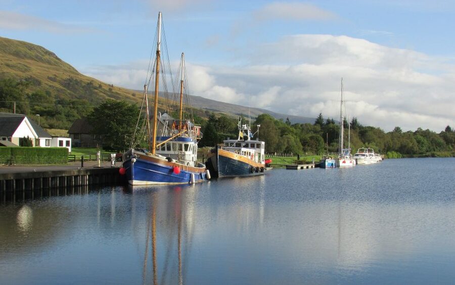 From Edinburgh: 2-Day Loch Ness, Inverness & Highlands Tour - Day One: Loch Lomond Breaks, Glencoe’s Darkness, and Fort William Views