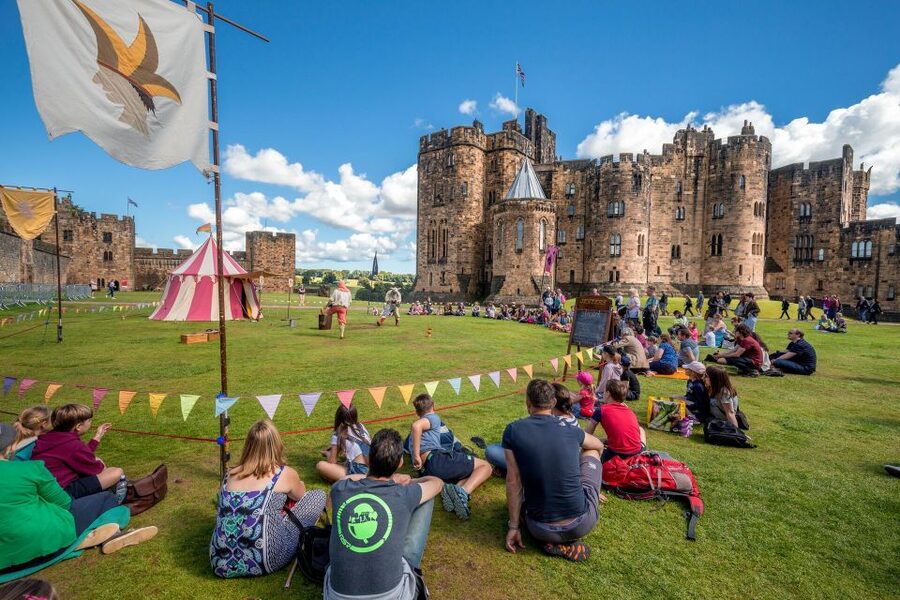 From Edinburgh: Day Trip to Bamburgh and Alnwick Castle - Key Things That Make This Tour Work