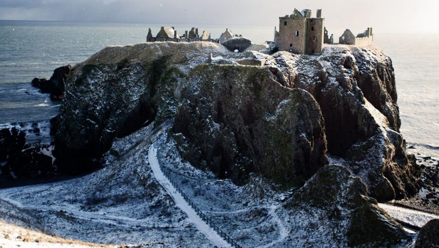 From Edinburgh: Glamis and Dunnottar Castles Tour in Italian - Dunnottar Castle: the main event on a cliff
