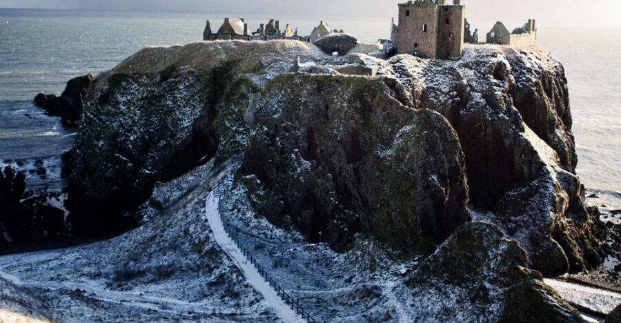From Edinburgh: Glamis and Dunnottar Castles Tour in Italian - Getting from Edinburgh to the coast without feeling rushed
