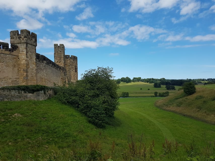 From Edinburgh: Holy Island, Alnwick Castle & Northumbria - Alnwick Market Town: Pick a Lunch Plan and Enjoy the Stroll