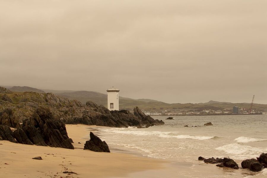 From Edinburgh: Islay and The Whisky Coast 4-Day Tour - Day 3 on the south coast: Ardbeg, Laphroaig, Lagavulin, plus ruins and castles