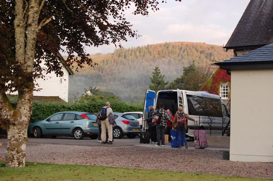 From Edinburgh: Isle of Skye and Hogwarts Express 4-Day Trip - Jacobite Steam Train plus Glenfinnan Viaduct: the Hogwarts-style highlight