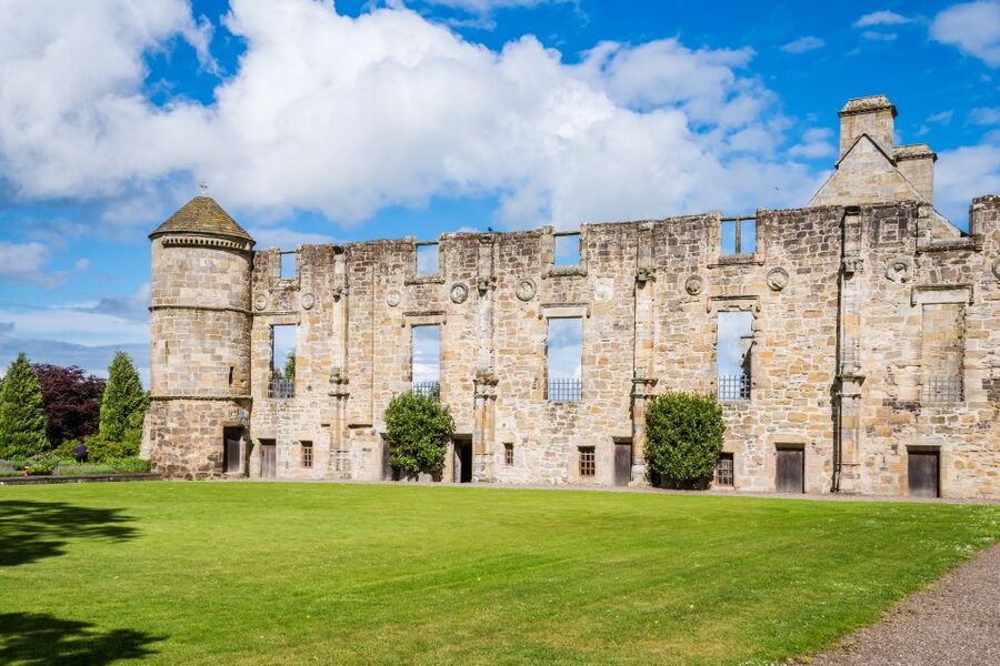 From Edinburgh: St Andrews & Fife's Fishing Villages - Falkland Village and the Royal Palace Story (Plus Outlander Filming Spots)