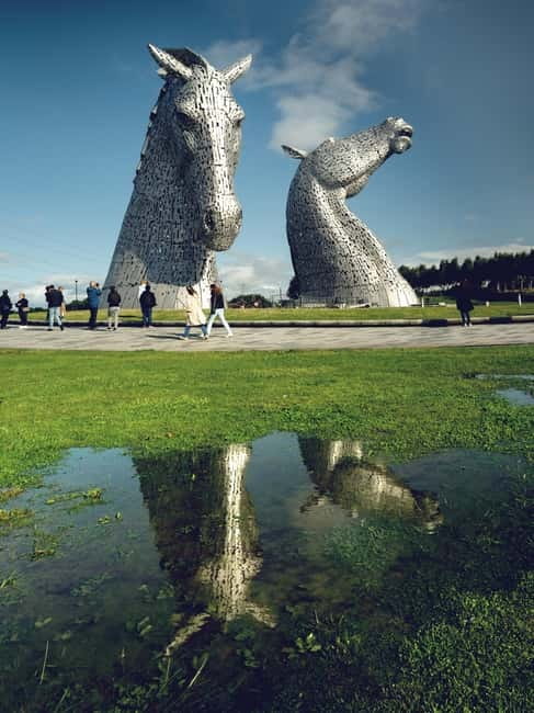 From Edinburgh: Stirling Castle, Kelpies and Loch Lomond - A quick start in Edinburgh: meet at the Burns Monument