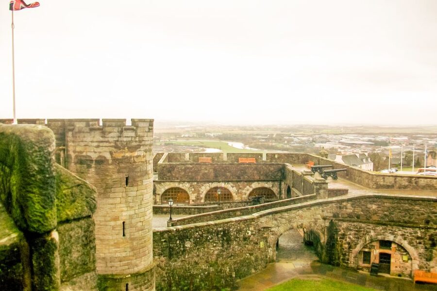 From Edinburgh: Stirling Castle, Loch Lomond & Whisky Tour - Stirlingshire on the road: William Wallace and Braveheart context