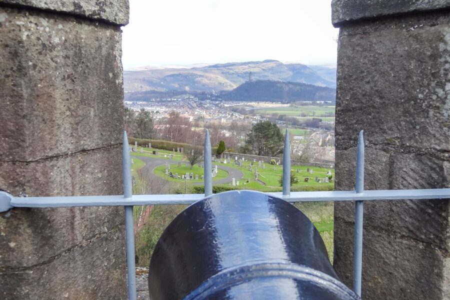 From Edinburgh: Stirling Castle, Loch Lomond & Whisky Tour - Stirling Castle: your main history hit (and how to use your time)