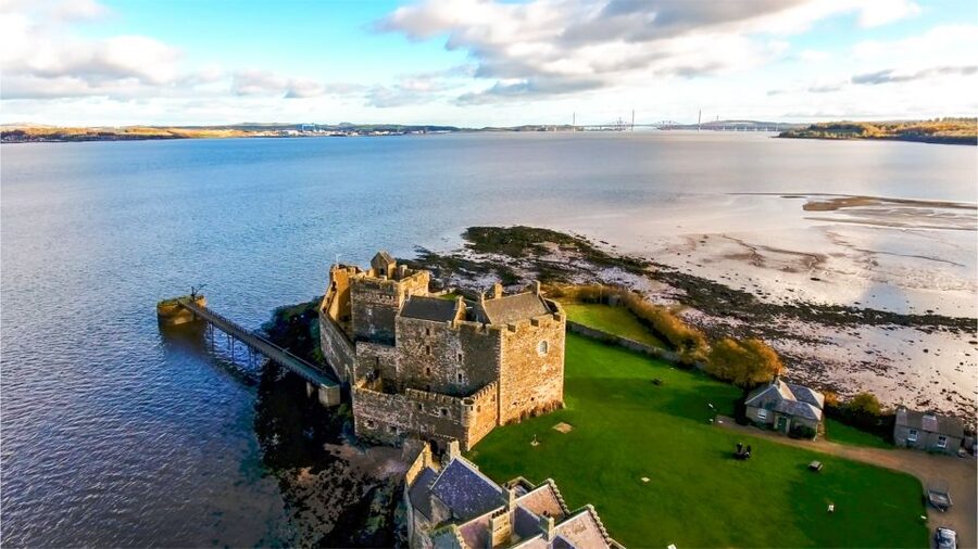 From Edinburgh: The Outlander Experience Guided Tour - The Driver-Guide Makes or Breaks the Day