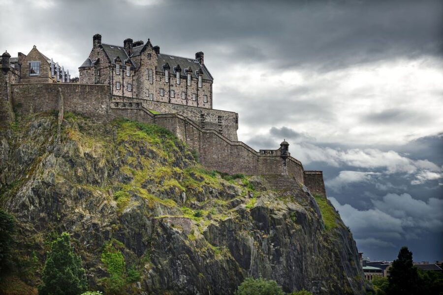 From London: Day Trip to Edinburgh by Rail with Castle Entry - Edinburgh Castle entry: Crown Jewels, big views, and timing pressure