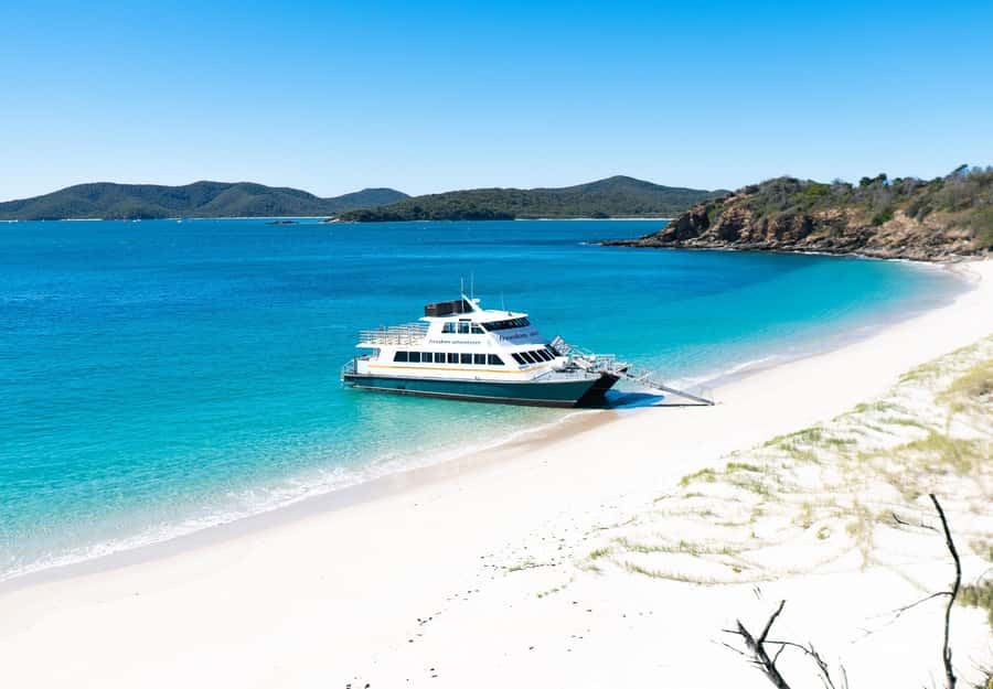 From Rosslyn: Great Keppel Island Adventure Tour with Lunch - Drinks and Onboard Comfort: Included Tea and a Cash Bar