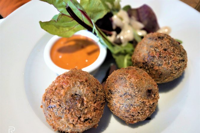 Full Day Tour of Edinburgh Including Lunch With A Local Expert - Lunch by the sea: two courses and local ingredients